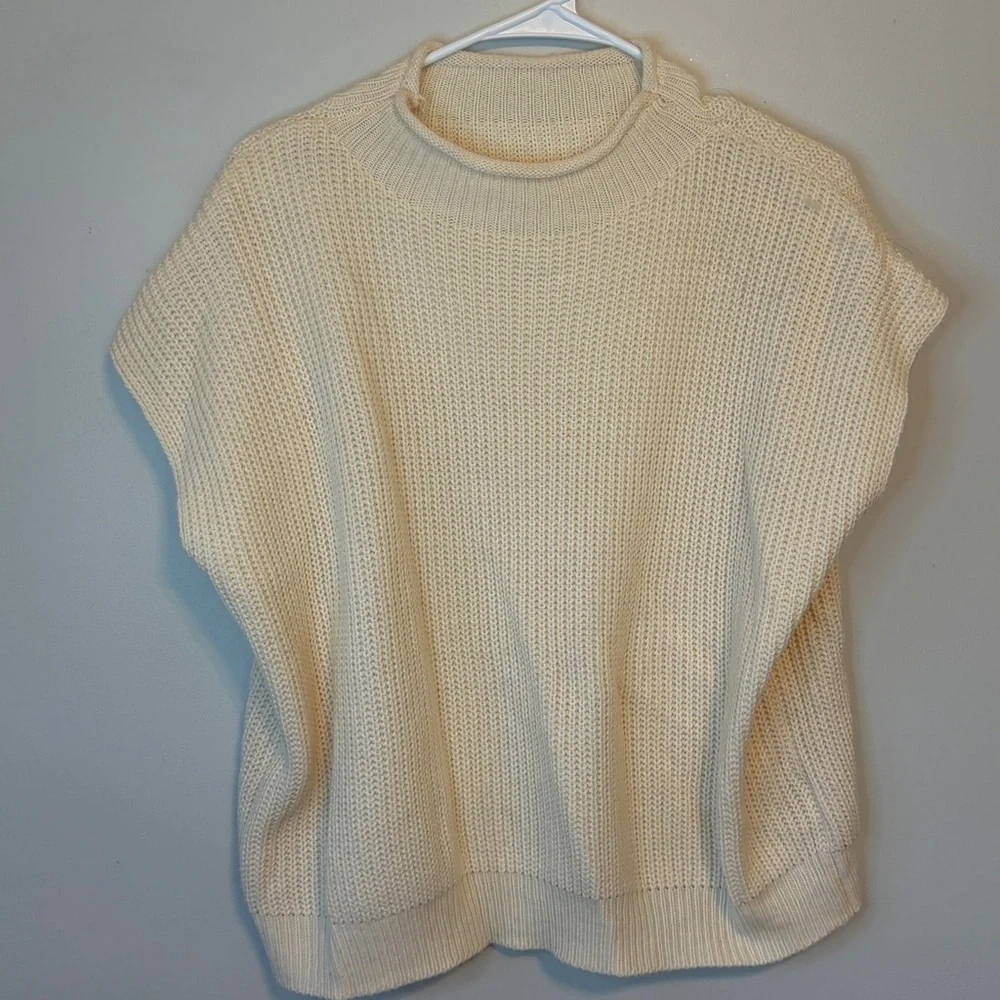 Elegant Cream Sweater Vest - Picture 4 of 5